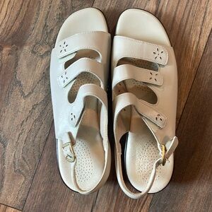 SAS sandals with Velcro closure